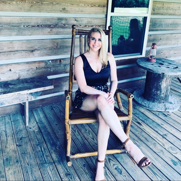 A bit about me & my closet! 💎👜👛 - Picture 2 of 4